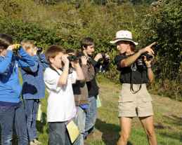 kids-look-for-birds-with-their-binoculars